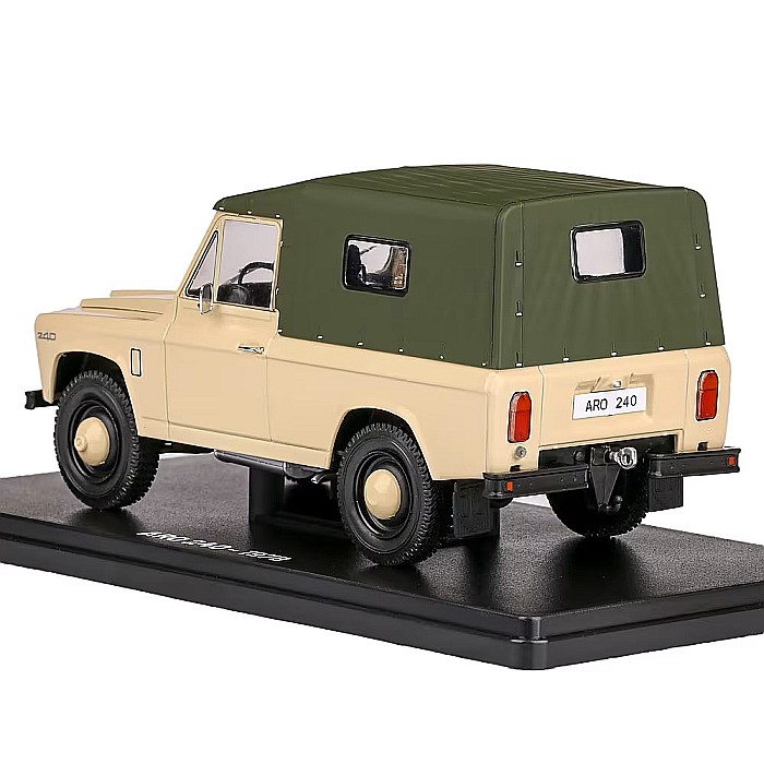 Macheta auto ARO 240 crem, din 1978, scara 1:24 [2]