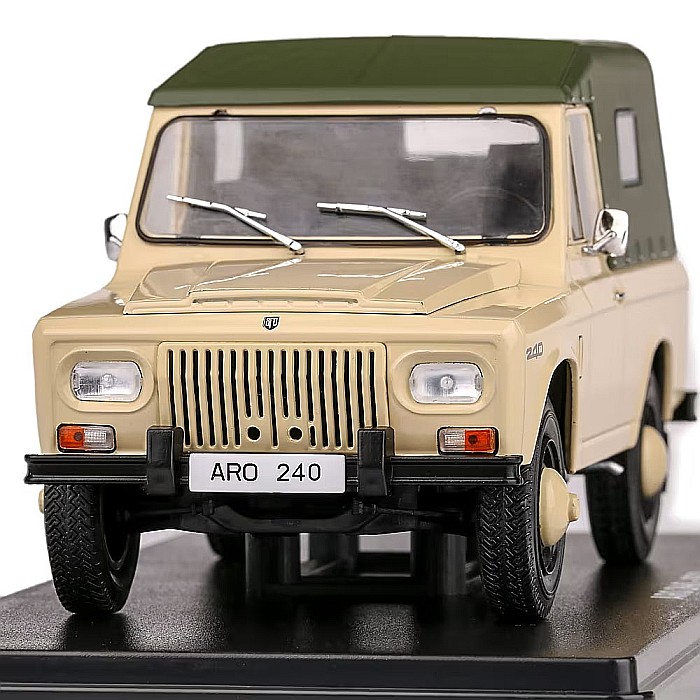 Macheta auto ARO 240 crem, din 1978, scara 1:24 [3]