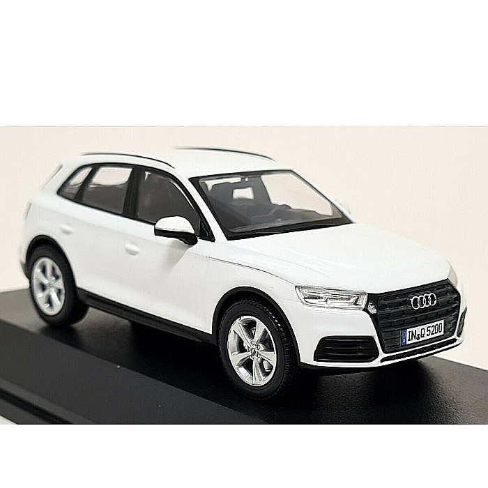Macheta auto Audi Q5 2017 alb ibis, 1:43 Spark Dealer edition [5]