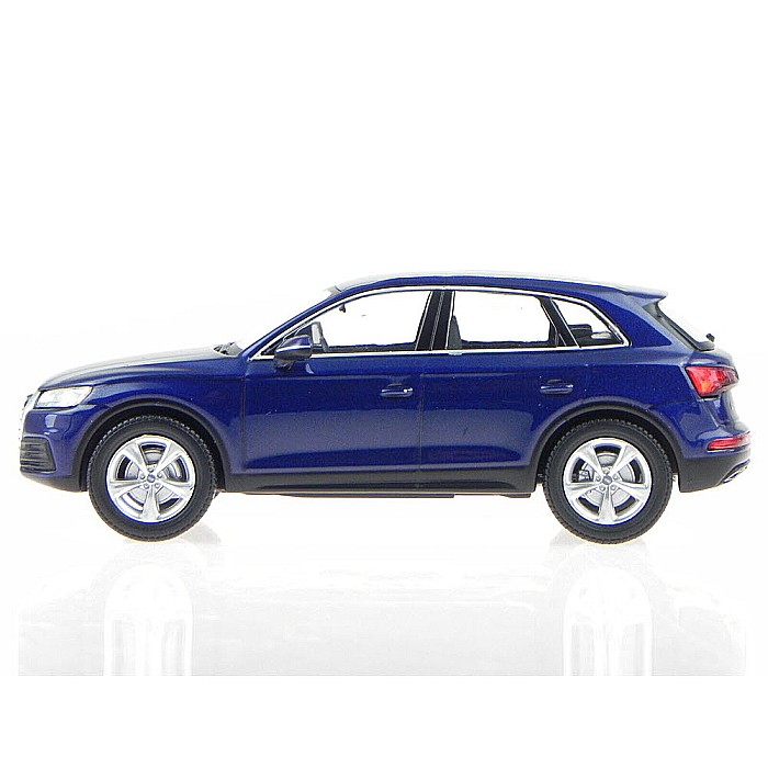 Macheta auto Audi Q5 2017 albastru navarra, 1:43 Spark Dealer edition [2]