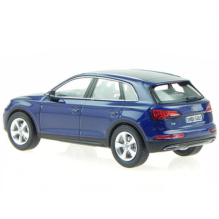 Macheta auto Audi Q5 2017 albastru navarra, 1:43 Spark Dealer edition [3]