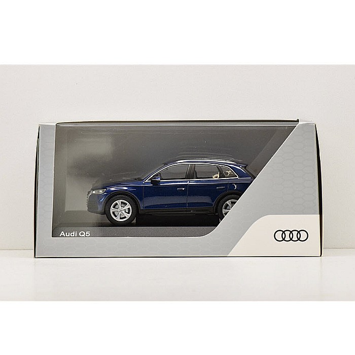 Macheta auto Audi Q5 2017 albastru navarra, 1:43 Spark Dealer edition [4]