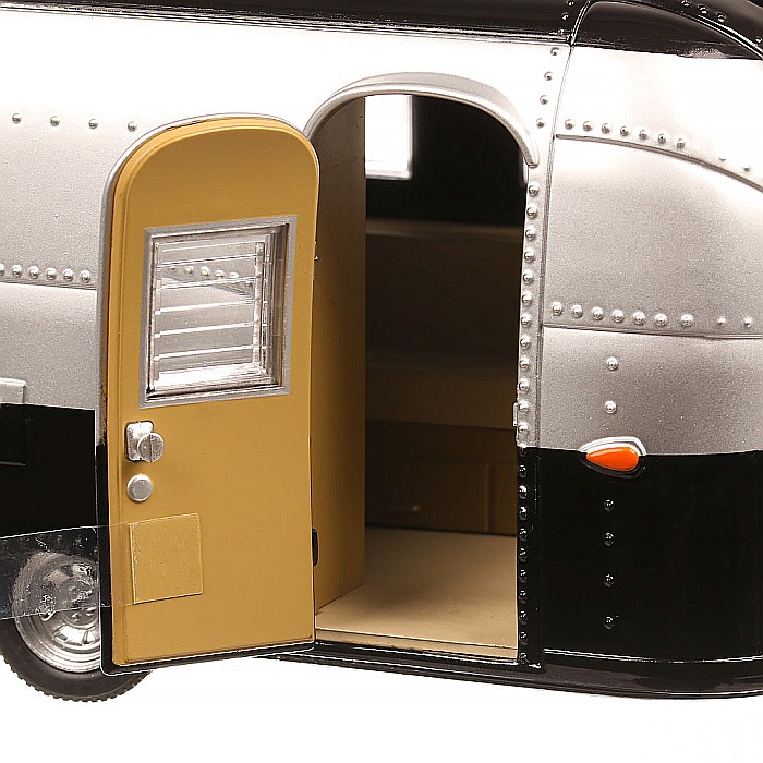Macheta Rulota Airstream Bambi Sport 1974, scara 1:24, argintiu cu negru, GreenLight [4]