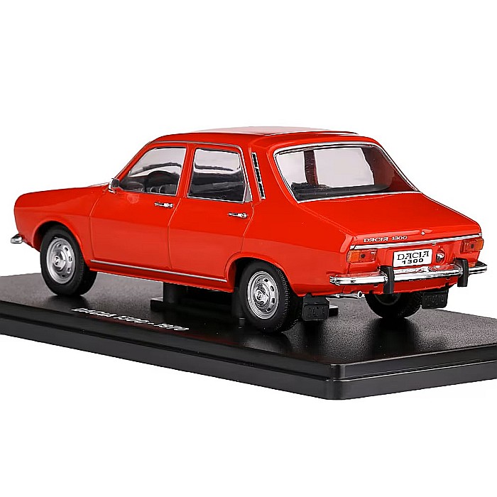 Macheta auto Dacia 1300 rosie, din 1970, scara 1:24 [2]