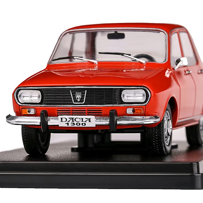 Macheta auto Dacia 1300 rosie, din 1970, scara 1:24 [3]