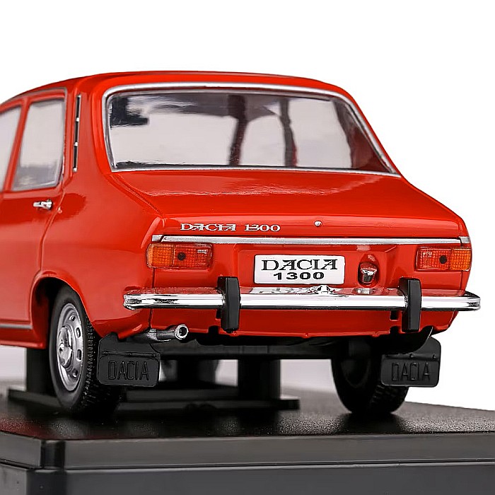 Macheta auto Dacia 1300 rosie, din 1970, scara 1:24 [4]