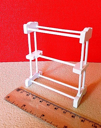 Suport prosoape - din lemn culoare alba -miniatura papusi [1]