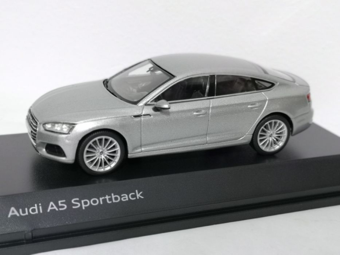 Macheta Auto Audi A5 2017 Sportback Argintiu Metalizat – Scara 1:43 Spark Dealer Edition [3]