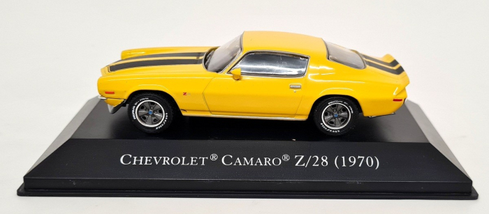 Macheta auto Chevrolet Camaro Z/28 1970, galben cu 2 dungi negre, scara 1:43, cu vitrina [3]