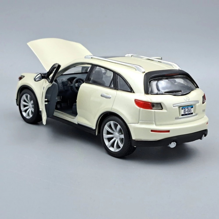 Macheta auto Infiniti FX45 2008 alb sidefiu 1:24 Maisto [4]