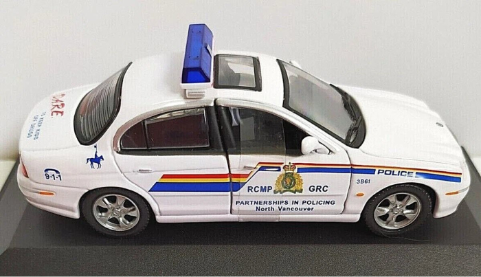 Machetă auto Jaguar S-Type RCM Police Canada 2002 scara 1:43 – cu uși funcționale [2]