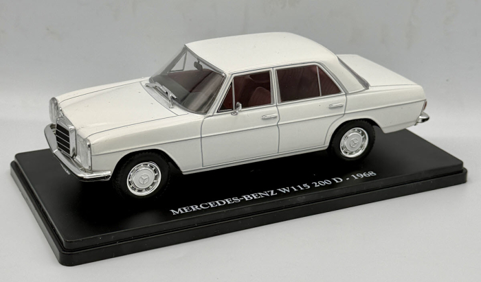 Macheta Auto Mercedes-Benz W115 200D 1968 Alb – Scara 1:24, Vitrina Plexiglas Outlet [3]