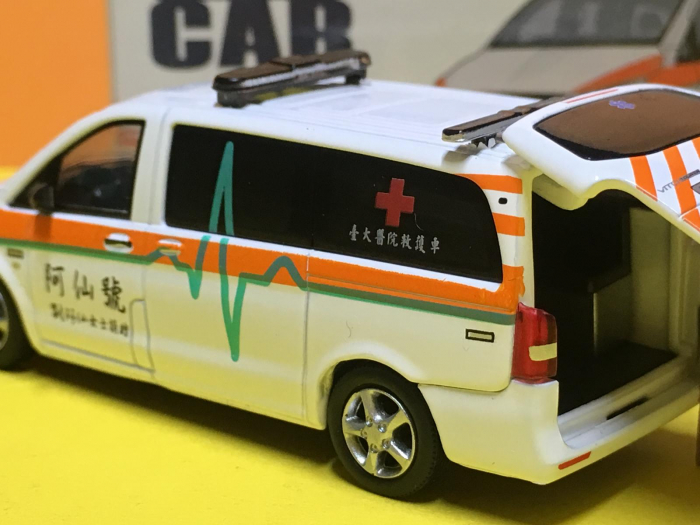 Macheta auto Mercedes Vito 2020 ambulanta Taiwan, 1:64 cu targa ERA CAR [4]