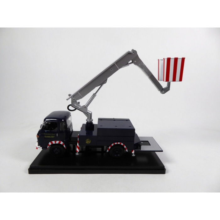 Macheta Autoutilitara Saviem SG 4 R35 cu Nacela EDF – Neagra, Scara 1:43 [3]