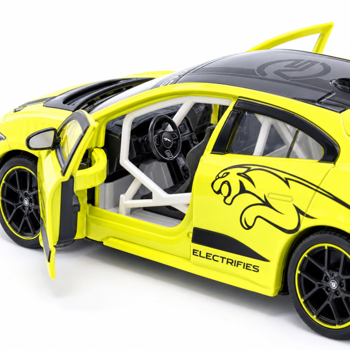 Macheta Jaguar I-PACE eTROPHY Galben, scara 1:36, Tayumo [2]