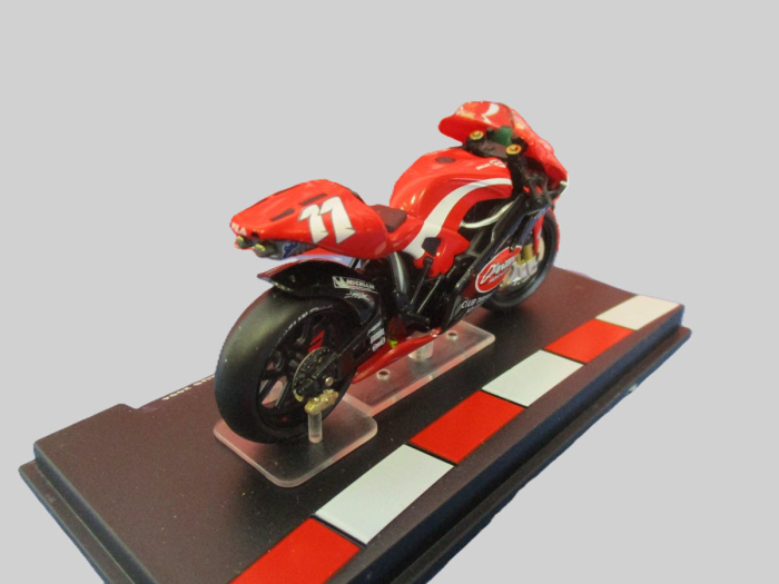 Machetă motocicletă Ducati Desmosedici Moto GP 2004 Rubens Xaus scara 1:24 [3]