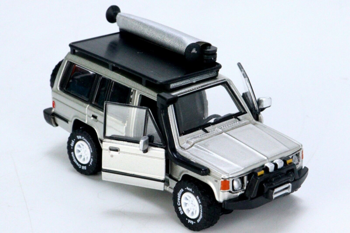 Mitsubishi Pajero MK1 argintiu, scara 1/64 cu accesorii, BM Creations [3]