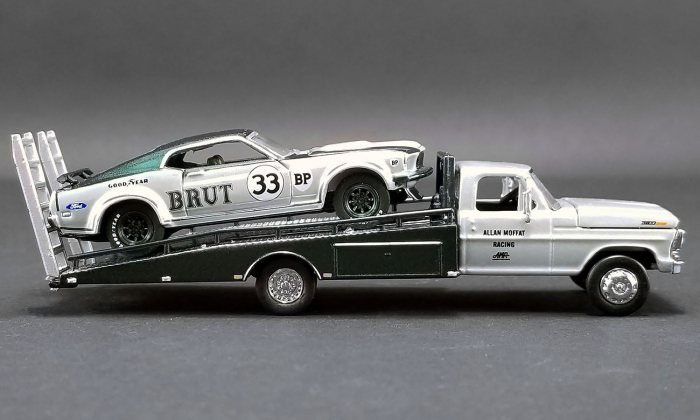 Set masinute ACME Diecast, 1969 Trans Am Mustang & Ford F-350 Ramp Truck Allan Moffat Racing #33 scara1/64 [6]