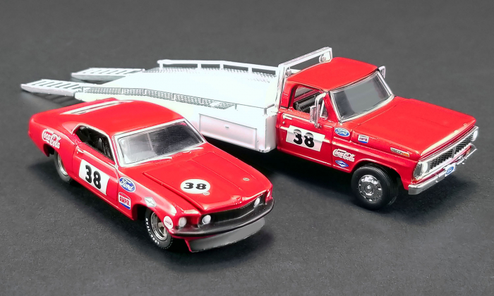 Set masinute ACME Diecast, 1969 Trans Am Mustang & Ford F-350 Ramp Truck Allan Moffat Racing #38 scara1/64 [4]
