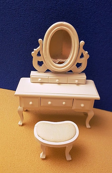 Set toaleta si taburet din lemn culoara alba - miniatura papusi 1:12 [1]