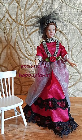 CASUTE DE PAPUSI LA SCARA 1:12 – mobilier și accesorii premium pentru colecționari - Papusa portelan miniatura la scara 1:12 "Lady in PINK"