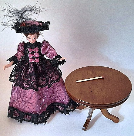 Papusi din portelan in miniatura pentru casute papusi si colectionari - Papusa din portelan LADY PINK & BLACK - MINIATURI PAPUSI