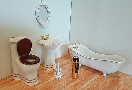 BAIE - Obiecte sanitare si Accesorii baie casuta papusi - Baie -obiecte sanitare  PORTELAN alb/auriu set 5 piese DELUXE - miniaturi papusi/colectionari
