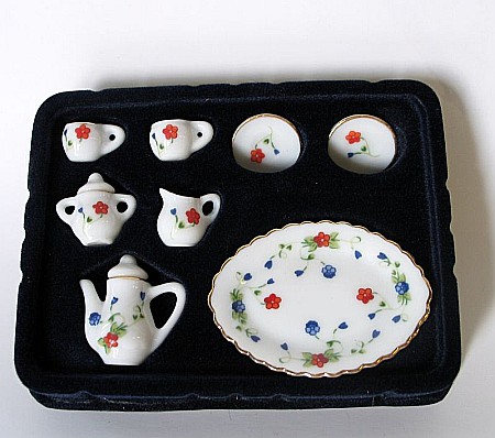 Servicii de masa, accsesorii si obiecte diverse din portelan pentru casuta papusi - Serviciu de cafea din portelan cu tava - miniaturi colectionari