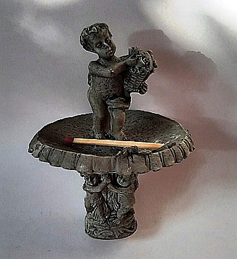 GRADINA - mobilier, decoratiuni si accesorii miniaturi papusi - Fantana de gradina cu ingerasi - miniatura scara 1:12