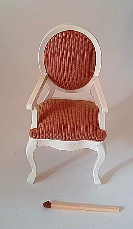 DINING ROOM / LIVING ROOM- mobilier si accesorii - Scaun cu cotiere din lemn tapitat LOUIS XV- miniatura papusi