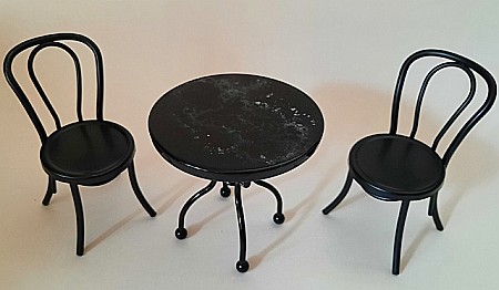 CASUTE DE PAPUSI LA SCARA 1:12 – mobilier și accesorii premium pentru colecționari - Set masa blat din marmura cu 2 scaune gradina- miniaturi papusi