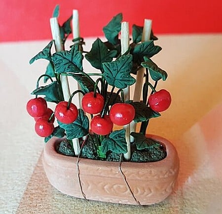 GRADINA - mobilier, decoratiuni si accesorii miniaturi papusi - Jardiniera cu rosii cherry - miniatura papusi