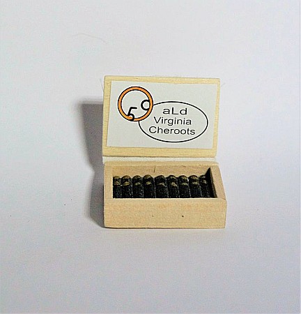 Accesorii diverse casuta Papusi - Cutie din lemn cu trabucuri - miniatura colectionari papusi