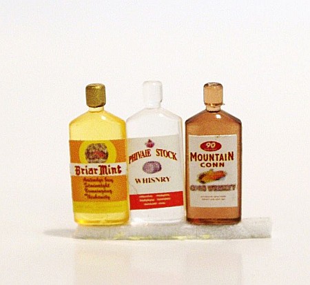 Accesorii diverse casuta Papusi - Set 3 sticle de whisky - miniaturi colectionari papusi