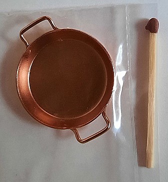 BUCATARIE - mobila, vase, ustensile, mancare, aparatura miniaturi papusi - Tigaie din cupru cu 2 toarte - miniatura papusi