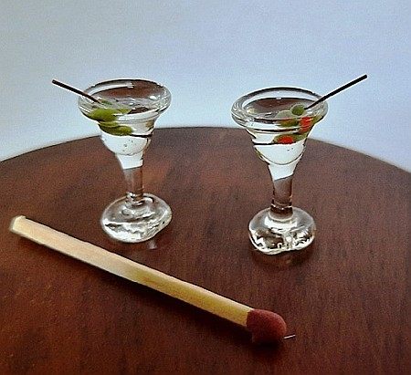 Bacanie, mancare si desert miniaturi casuta papusi - Pahare Martini din sticla - 2buc -miniaturi papusi 1:12