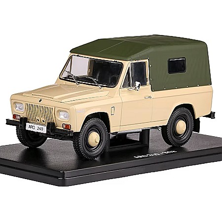 Masini de strada - Macheta auto ARO 240 crem, din 1978, scara 1:24