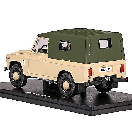 Macheta auto ARO 240 crem, din 1978, scara 1:24 [1]