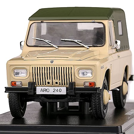 Macheta auto ARO 240 crem, din 1978, scara 1:24 [2]