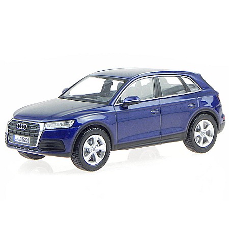 Masini de strada - Macheta auto Audi Q5 2017 albastru navarra, 1:43 Spark Dealer edition