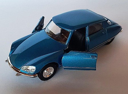 Masini de strada - Citroen DS23 albastru, macheta auto scara 1/34 - 1/39 Welly