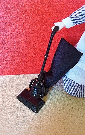 Accesorii diverse casuta Papusi - Aspirator din metal culoare neagra - miniatura papusi