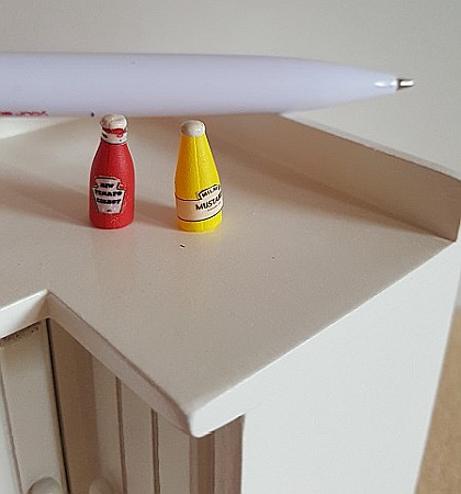 Bacanie, mancare si desert miniaturi casuta papusi - Ketchup si Mustar - set miniaturi papusi
