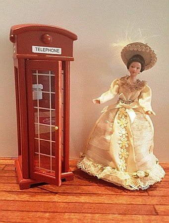 Salon - mobilier pentru casuta papusi si colectionari - Cabina telefonica din lemn model London - miniatura 1:12