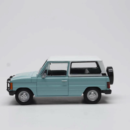 Machete Auto Romanesti 1:43 – Miniaturi Dacia, ARO si Modele Clasice - Macheta auto ARO 10.4 1984 scara 1:43 alb cu bleu DeAgostini