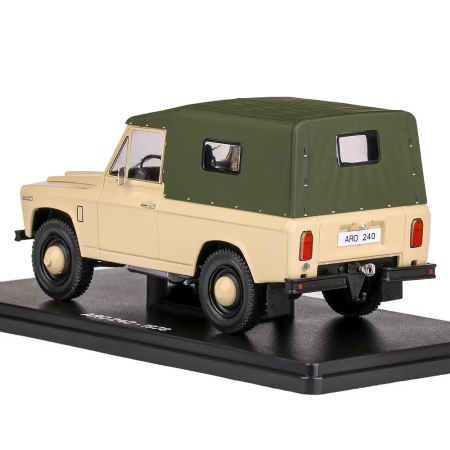 Macheta auto ARO 240 crem, din 1978, scara 1:24 - Outlet [1]
