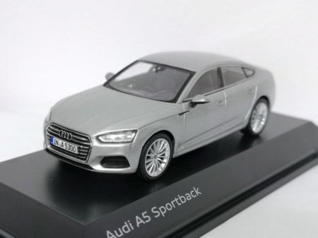 Masini de strada - Macheta Auto Audi A5 2017 Sportback Argintiu Metalizat – Scara 1:43 Spark Dealer Edition
