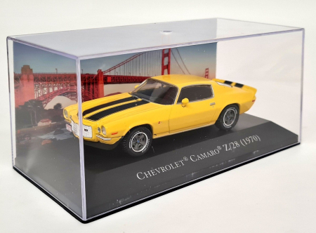 Macheta auto Chevrolet Camaro Z/28 1970, galben cu 2 dungi negre, scara 1:43, cu vitrina [4]