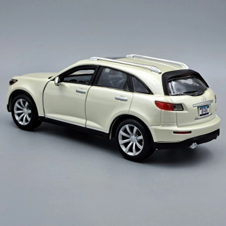 Macheta auto Infiniti FX45 2008 alb sidefiu 1:24 Maisto [2]