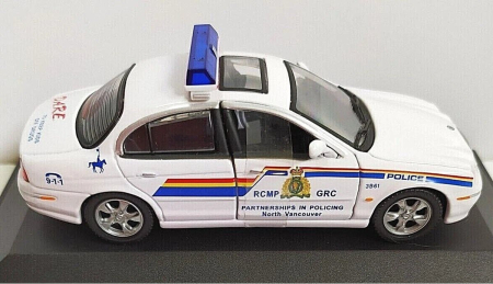Machetă auto Jaguar S-Type RCM Police Canada 2002 scara 1:43 – cu uși funcționale [1]